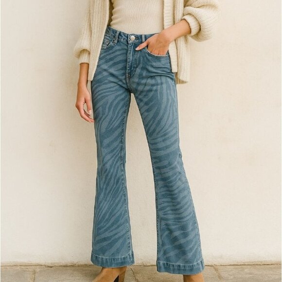 We The Free Zebra Print Low Rise Flare Leg Jeans Blue Size 26 - Picture 1 of 7